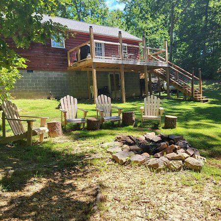 Gas Fireplace, Firepit, And Cedar Adirondack Chair Spencer Eksteriør billede
