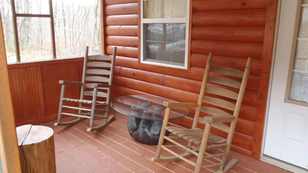 Gas Fireplace, Firepit, And Cedar Adirondack Chair Spencer Eksteriør billede