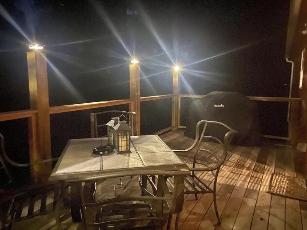 Gas Fireplace, Firepit, And Cedar Adirondack Chair Spencer Eksteriør billede