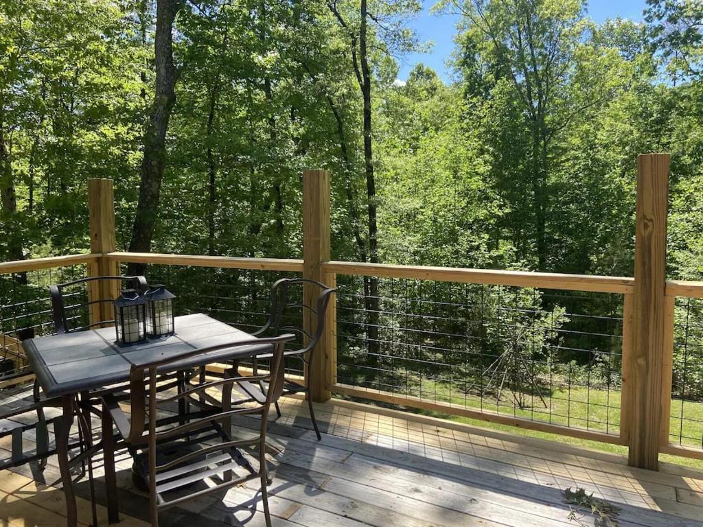 Gas Fireplace, Firepit, And Cedar Adirondack Chair Spencer Eksteriør billede